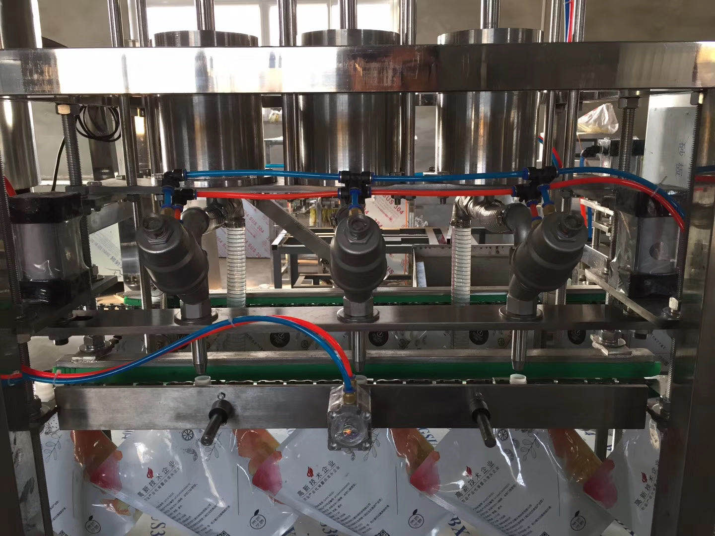 liquid detergent filling capping machine